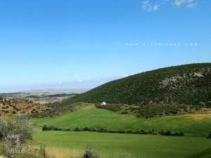 Petit marabout à la Dechra Ouled Bouzbib, non loin de Zaouiet Sidi Benamar