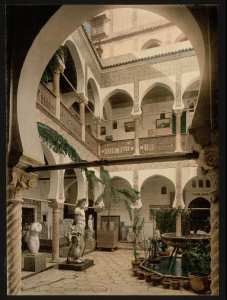 Musée : salle d'entrée, II. Alger (Algérie)