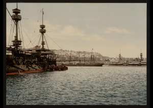 Navires de guerre dans le port. Alger (Algérie)