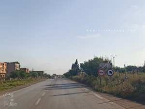 Entrée du village de Mezaourou en arrivant de Sidi Boudjenane