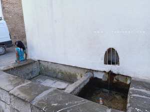 La source d'eau jouxtant la mosquée de Sidi El Haloui