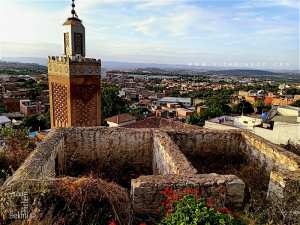 Qui peut nous éclairer sur cette Hawita supplombant la Mosquée Sidi Haloui
