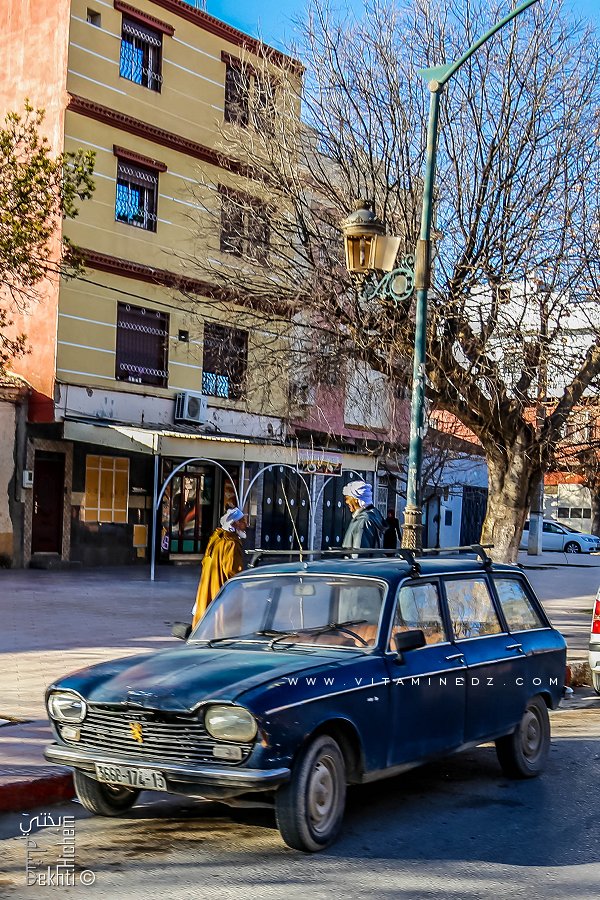 Sebdou, le village des cafés, djellabas et voitures d'un autre temps ...