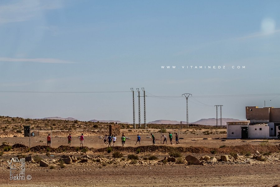 Caserne au croisement menant de Boussemghoun vers El Biodh Sidi Chikh / El Bnoud