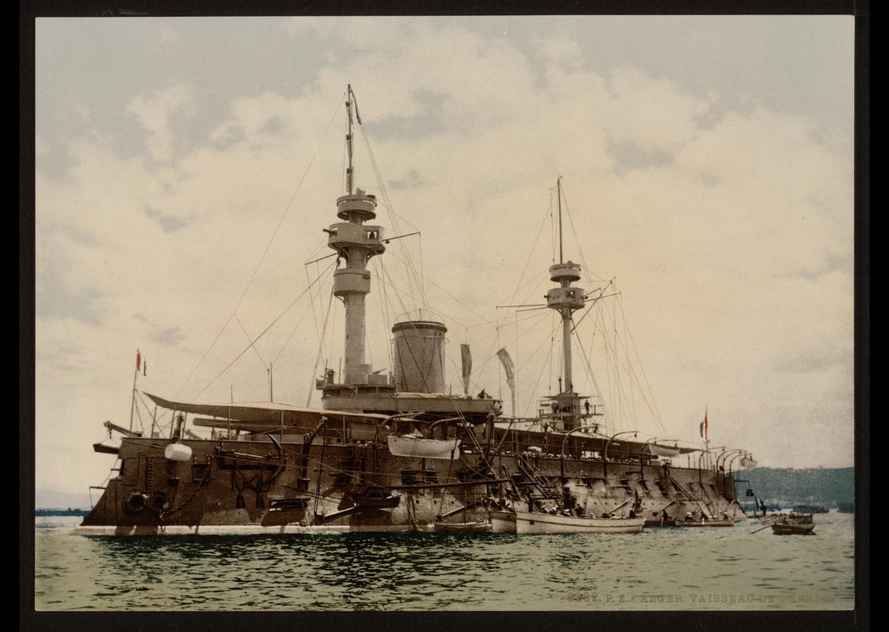 Navire de guerre. Alger (Algérie)