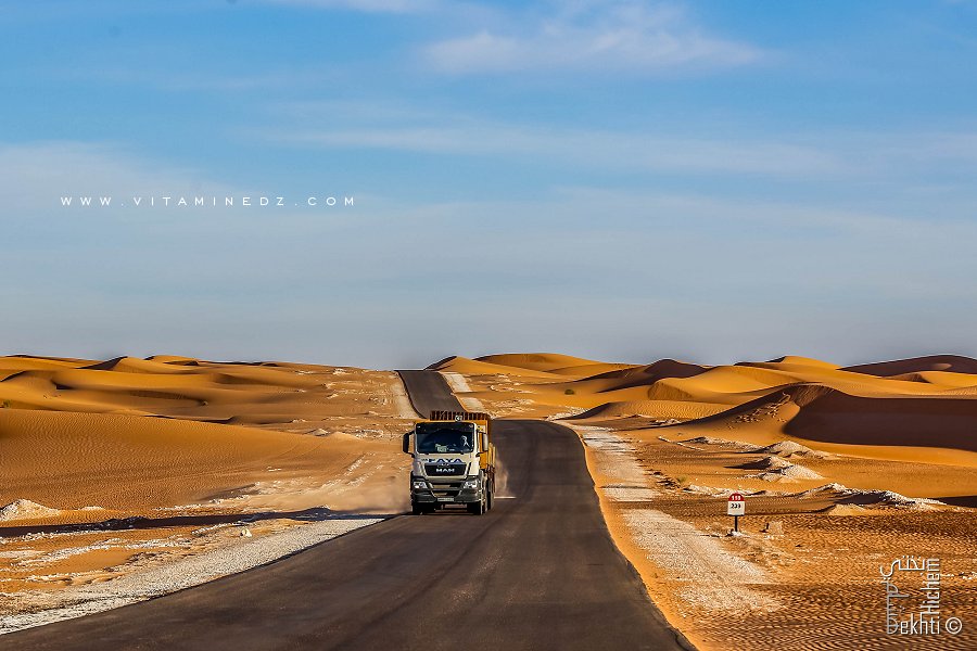 Camion MAN dans le désert du Tinerkouk