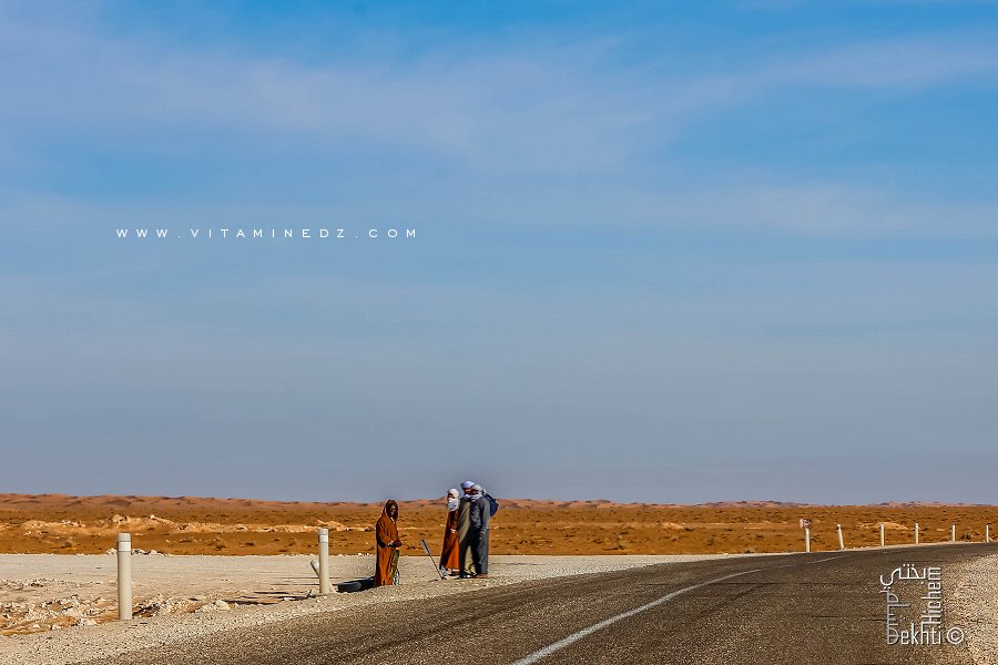 Faire de l'auto-stop en plein désert du Tinerkouk