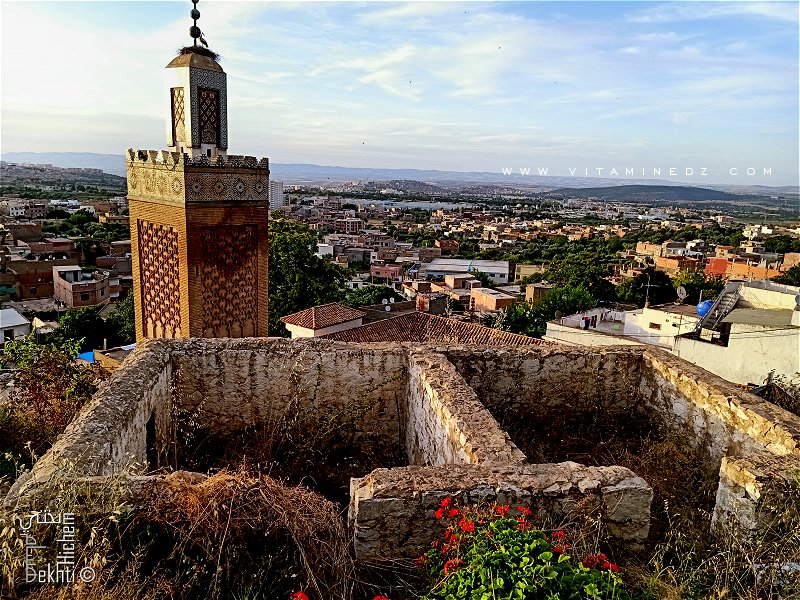 Qui peut nous éclairer sur cette Hawita supplombant la Mosquée Sidi Haloui