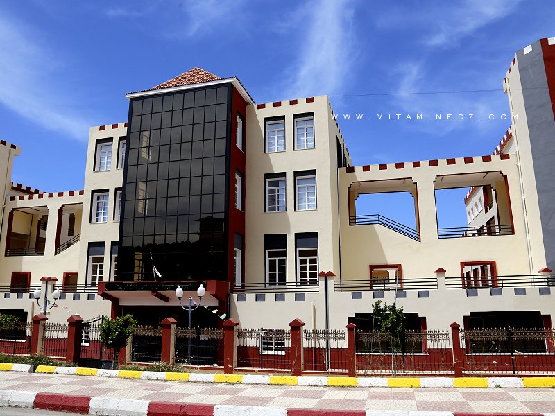 Nouveau lycée de Bab El assa très belle architecture