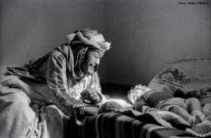 Grand mère mozabite avec son petit fils