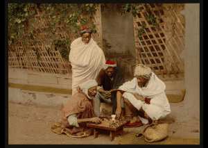 Noirs jouant aux échecs. Alger (Algérie)
