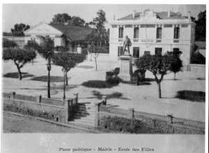 Place publique- Mairie- Ecole des filles