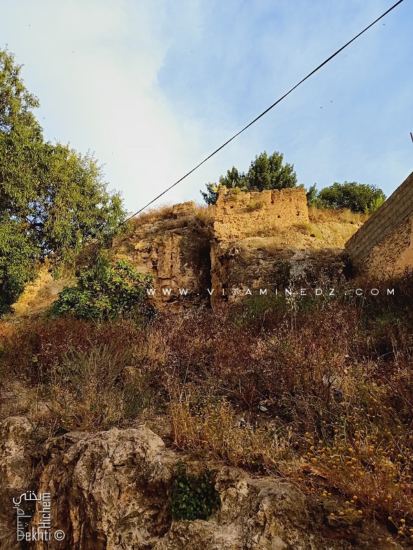 ROCHERS ET RUINES SUR LE QUARTIER DE SIDI HALOUI EL BALI