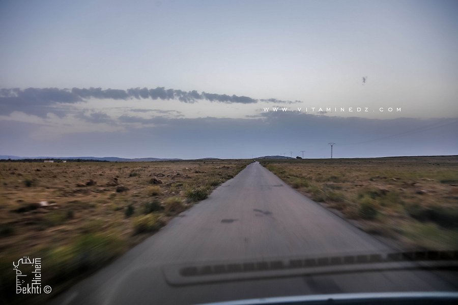 Une route bien goudronnée menant de Mefrouche à Douar Sidi Mbarek