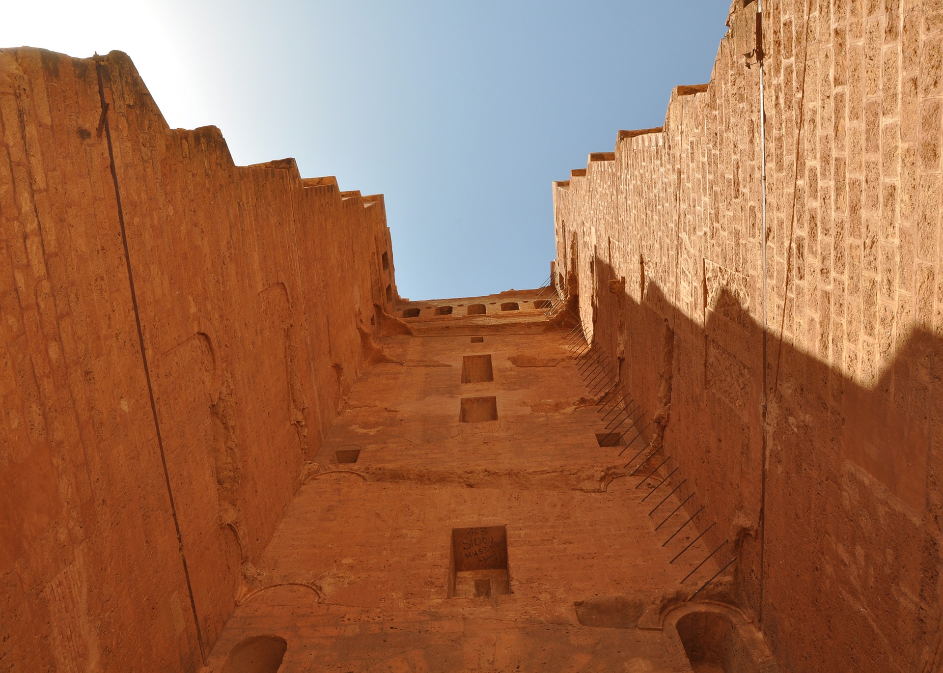 Vestiges -remparts- Mansourah