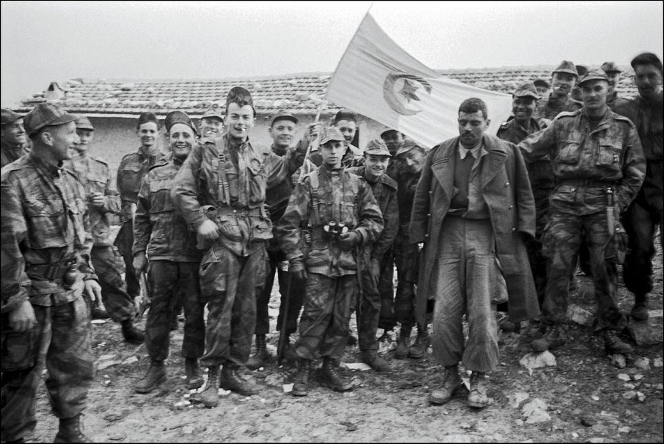 Des soldats français lors de l’opération Bigeard, en 1956, dans la région de Constantine.