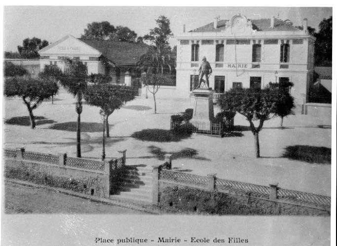 Place publique- Mairie- Ecole des filles