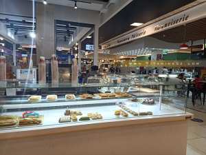Patisserie au Centre commercial Es Senia Oran