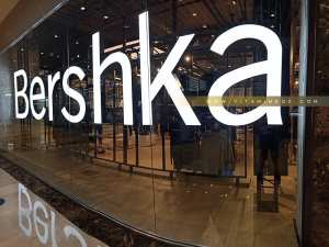 Magasin BERSHKA au Centre commercial Es Senia Oran