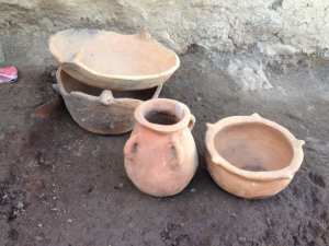 COUSCOUSSIER, BRASERO ET TAJINE EN TERRE CUITE.