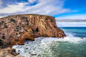 Falaise et rochers séparant El Ouardaniya de Malous