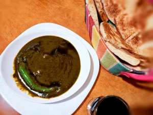 ملوخية بنينة مع كسرة مطلوع