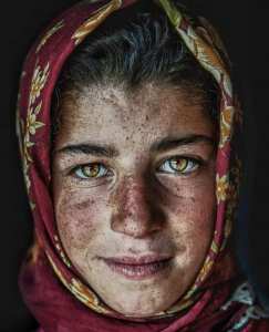 فتاة يتيمة فقيرة من قرية جنوب الجلفة