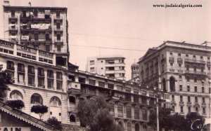 BOUGIE - Terrasse de la Place Gueydon
