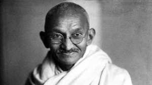 Gandhi : Une grande âme ravie par la bêtise humaine.
