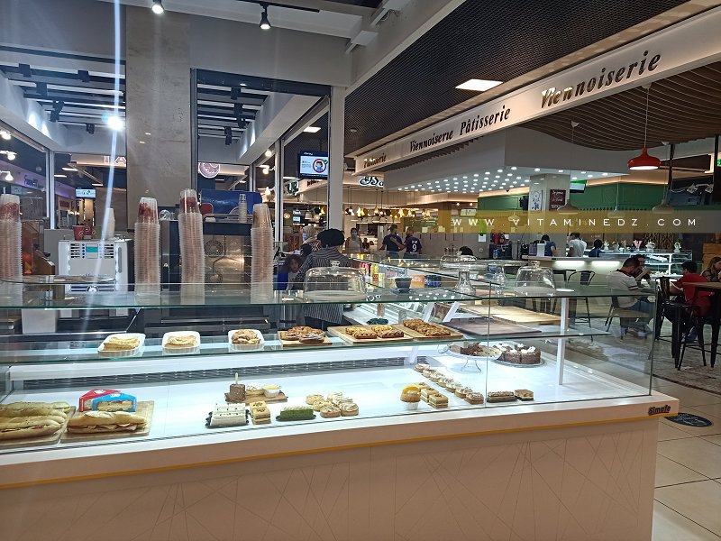 Patisserie au Centre commercial Es Senia Oran
