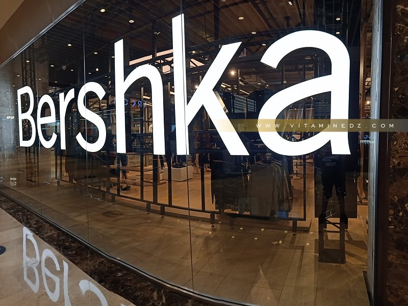 Magasin BERSHKA au Centre commercial Es Senia Oran