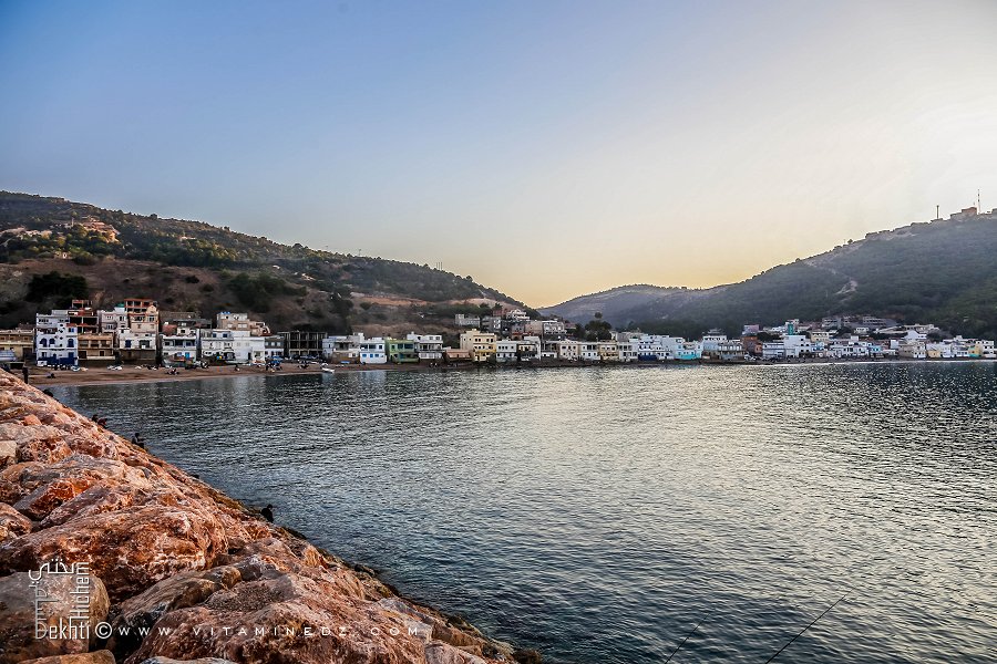 Vue de la plage de Sidna Youchaa à partir de la digue du nouveau port de pêche