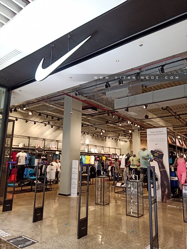 Nike Store (Es Senia centre commercial Oran)