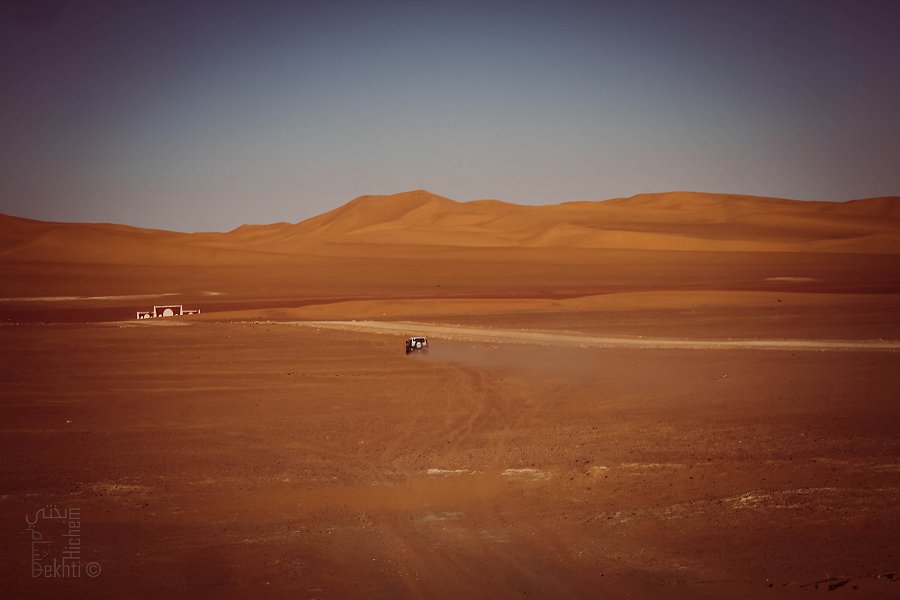 Sebkha de Timimoun, devenue praticable par des pistes