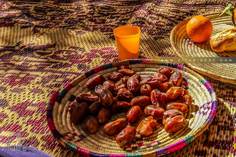 El Hmira, dattes récoltées dans l'oasis de Guentour
