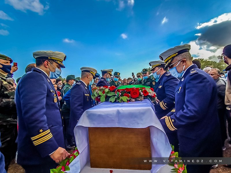Obsèques de Mohamed amine El wafi à Ouled Mimoun victime dans un crash d'hélicoptère appartenant aux forces navales sur la côte de la ville de Tipaza