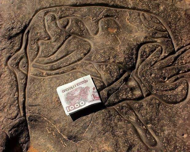 الظبي النائم نقش صخري موجود منذ 10 الاف سنة