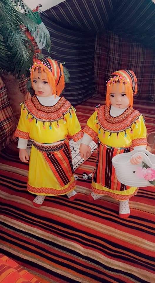 بنتين من مدينة سوق اهراس بالزي التقليدي القبائلي