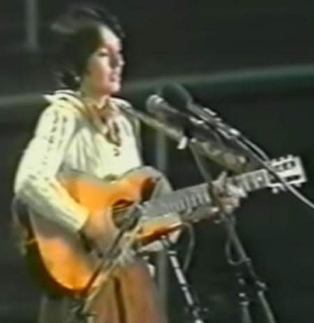 Joan Baez était venue faire un récital à Alger, salle Harcha en 1977.