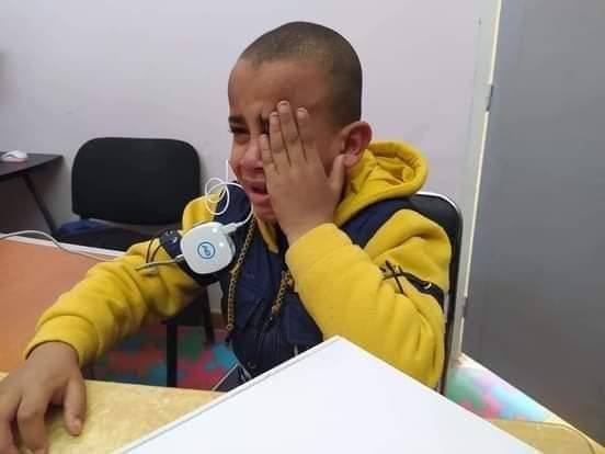 لأول مرة يسمع هذا الطفل الأصوات في حياته