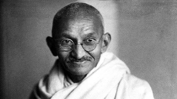 Gandhi : Une grande âme ravie par la bêtise humaine.