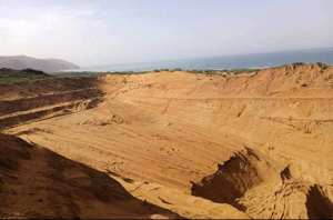 ARRÊT SUR IMAGE - Vu à Oued Z’hor à El-Milia (Jijel): Dune de sable éventrée