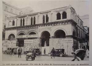 Immeuble de la place du Gouvernement en cours de démolition