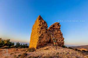Bordj almohade des Beni Khellad, seul dans un paysage magnifique