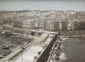 Alger, la jetée Kheir-ed Din, les quartiers européens et la ville haute en 1929