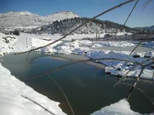 Chélia recouverte de neige blanche