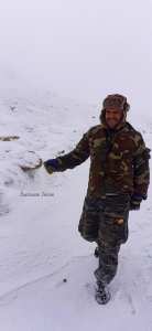 Chélia recouverte de neige blanche