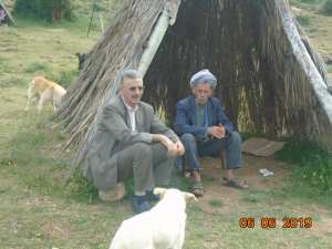 رعي الاغنام فوق الجبال رحلة اشبه بالخيال.