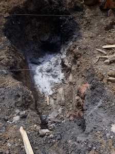 الفرن التقليدي لشوي اللحم المعروف بالمردومة.