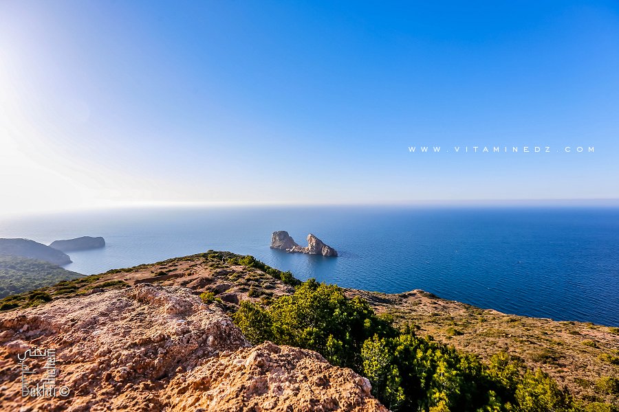 Vue de l'île de Mokrane depuis la Tour de contrôle Almohade de Beni Khellad
